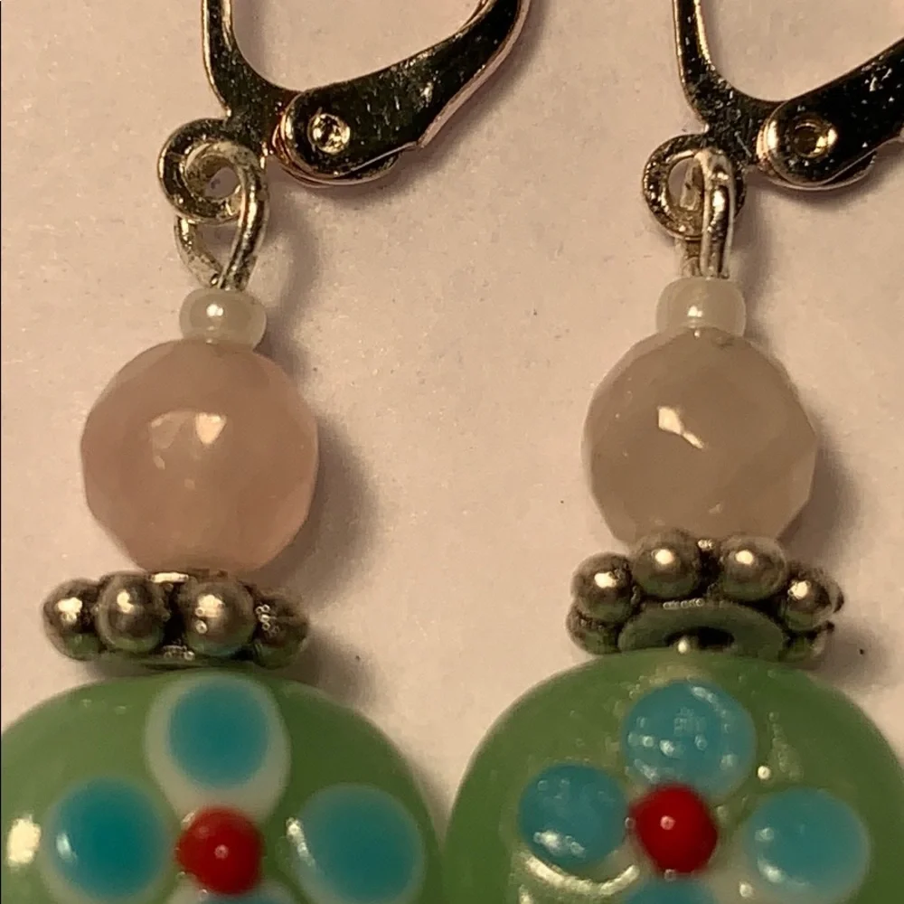 Murano Glass flower pretty boho earrings w/secure - Picture 3 of 7